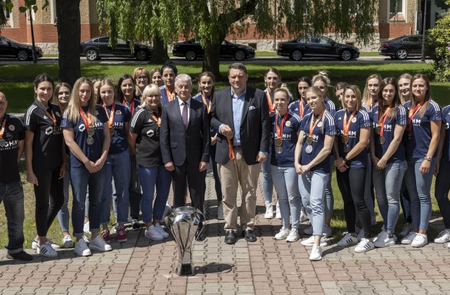Mistrzynie z wizytą u prezesa KGHM Polska Miedź S.A.