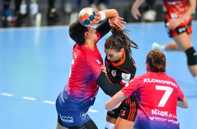 Pierwszy sparing żeńskiej drużyny 