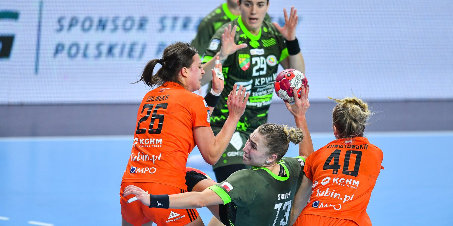 Derby pod kontrolą