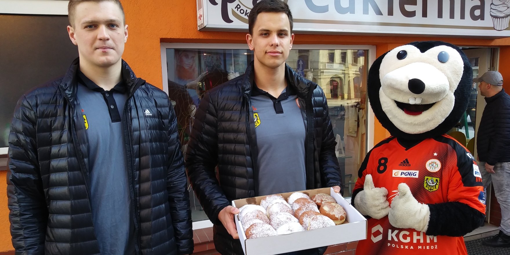 Słodkie zaproszenie na derby